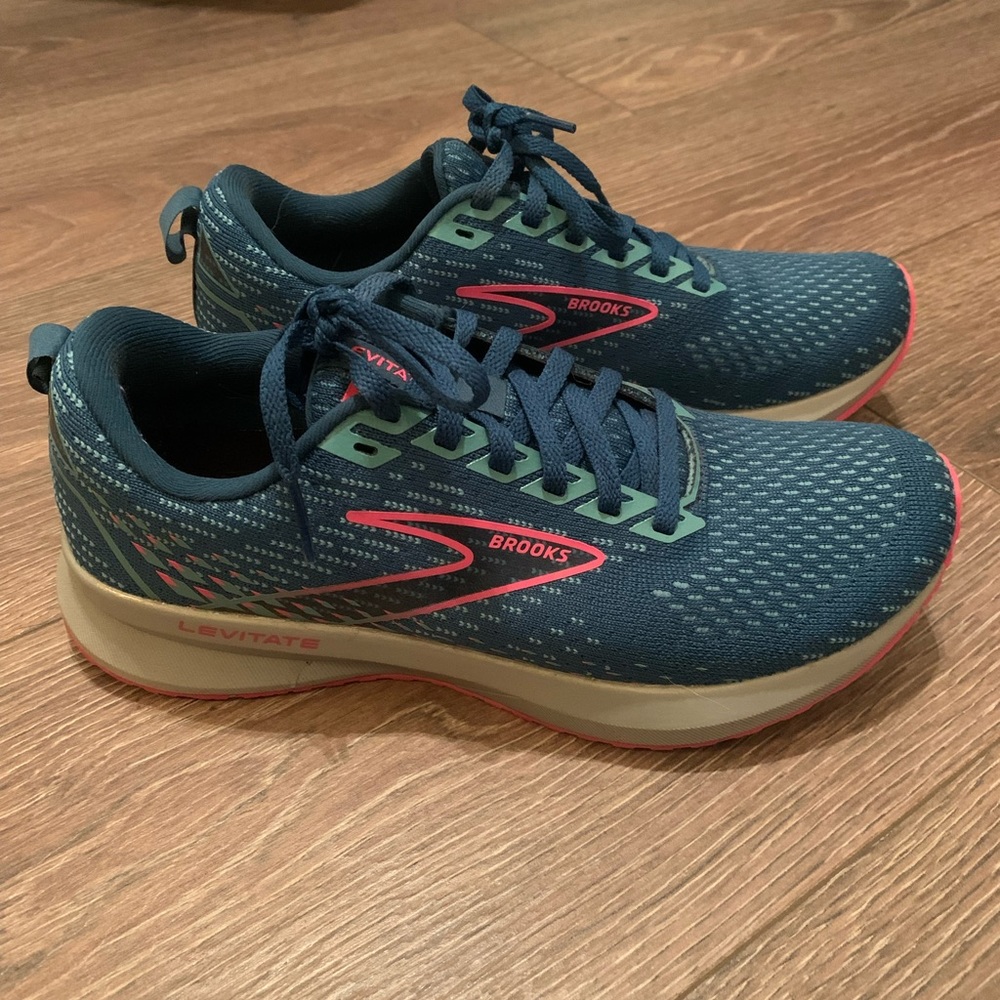 Brooks, Levitate 5, Size 7